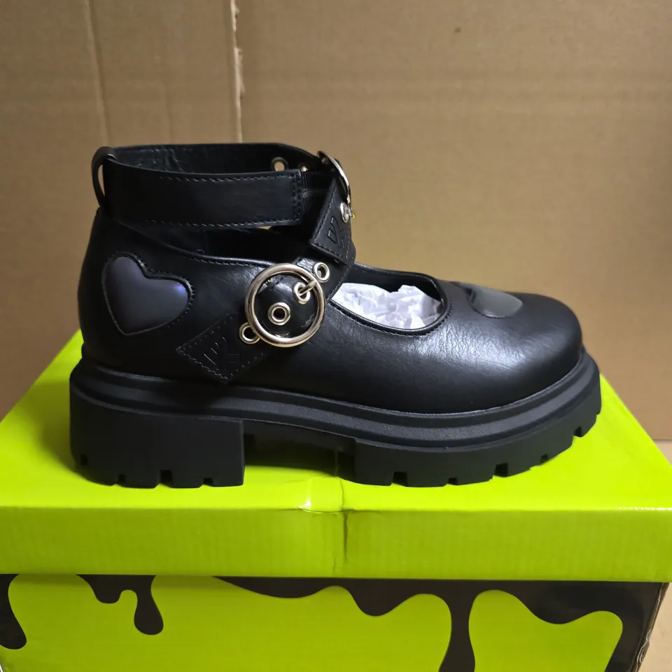 BOXED PAIR OF KIDS KOI LOVEBUG MEADOW MARY JANE SHOES - UK SIZE 10K