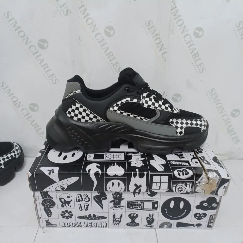 KOI FOOTWEAR MENS BLACK FORMATION CHEQUERED ATOMIC TRAINERS SIZE 11