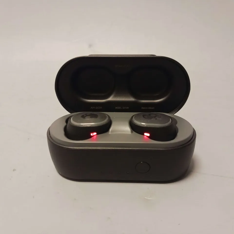 SET OF 5 SKULLCANDY EARPHONES