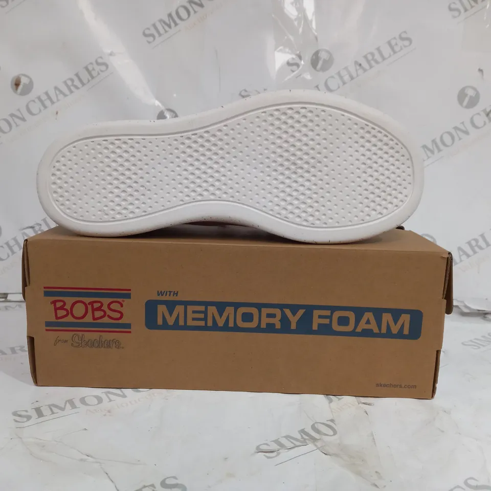 BOXED PAIR OF BOB'S BY SKETCHERS TEXTILE TRAINERS IN MAUVE WITH WHITE SPECKLED SOLE SIZE7