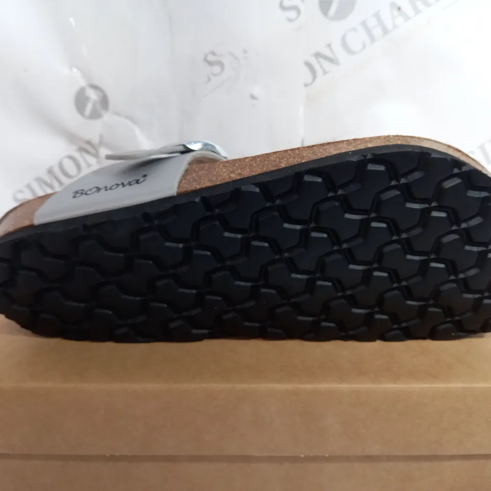 BONOVA IBIZA PEARL SHINE FOOTBED SANDAL SIZE 6