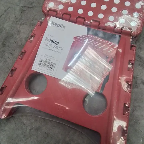 BOX CONTAINING APPROXIMATELY 12 BRAND NEW KEPLIN STEP STOOLS