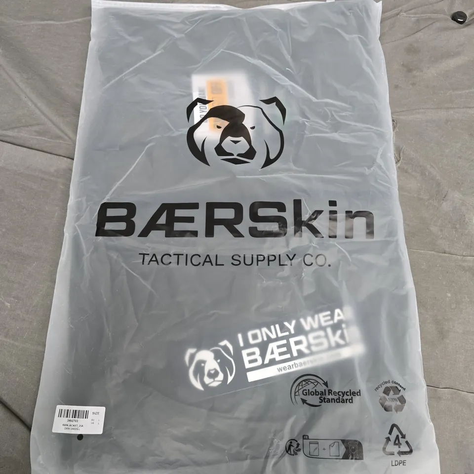 BAGGED BAERSKIN RAIN JACKET IN DARK GREEN - LARGE