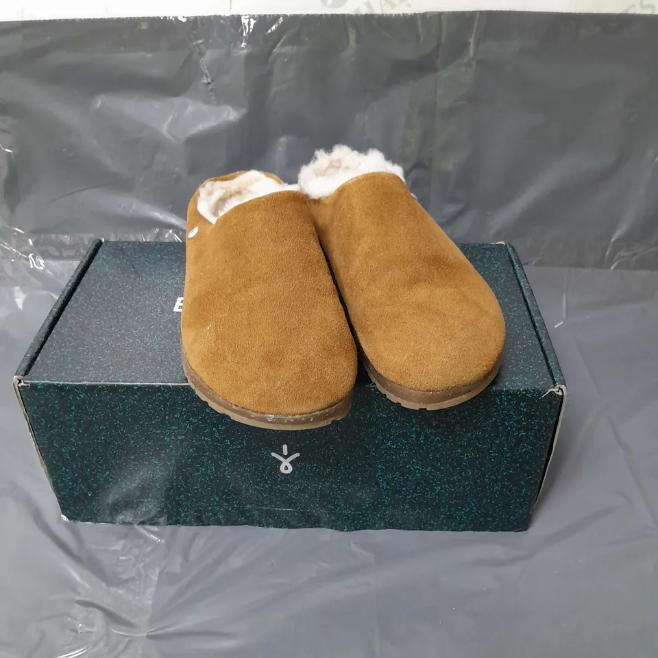 EMU AUSTRALIA SUEDE SLIPPERS SHEEPSKIN LINING CHESTNUT SIZE 7