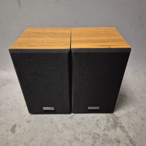 LENCO WOODEN SPEAKER PAIR IN BROWN