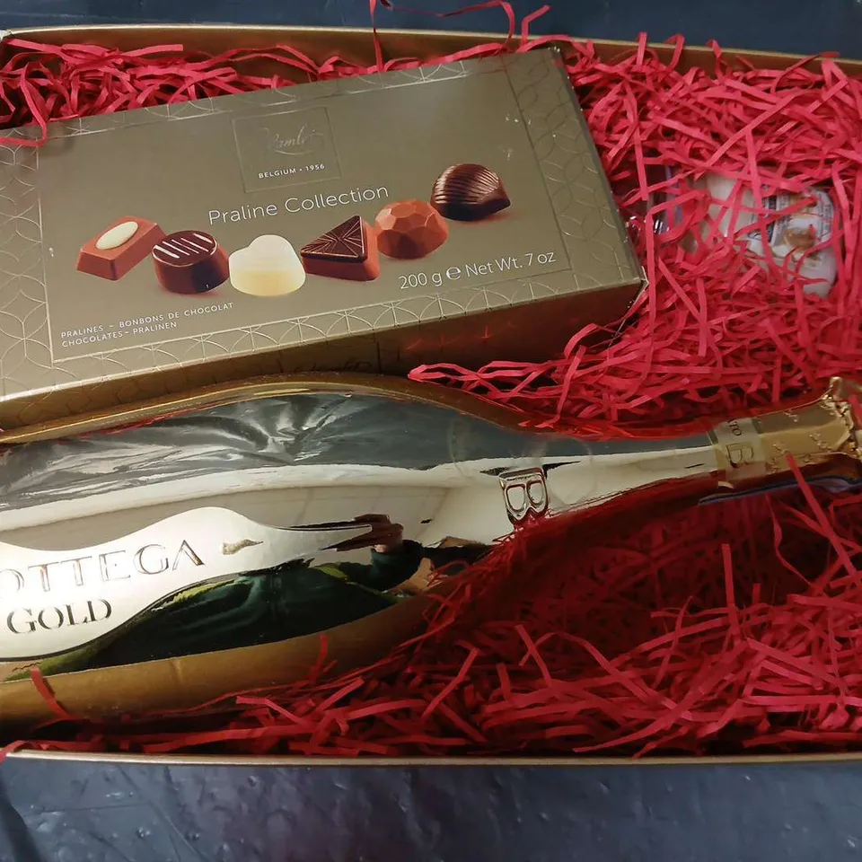 FUNKY HAMPERS GIFT SET TO INCLUDE YANKEE CANDLE, BOTTEGA GOLD, PRALINE COLLECTION CHOCOLATES - COLLECTION ONLY