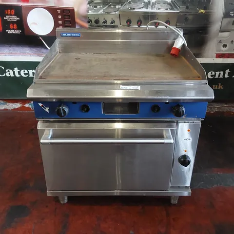 BLUE SEAL COMMERCIAL GAS OVEN WITH FLAT TOP GRIDDLE 