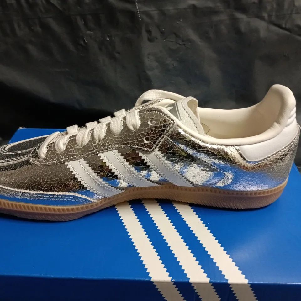 BOXED ADIDAS SAMBA OG W IN SILVER - UK 5