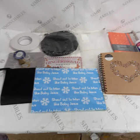 APPROXIMATELY 10 ASSORTED HOUSEHOLD GOODS TO INCLUDE GINGERBREAD SIGN, NOTEPADS, AND PENCIL CASES ETC.