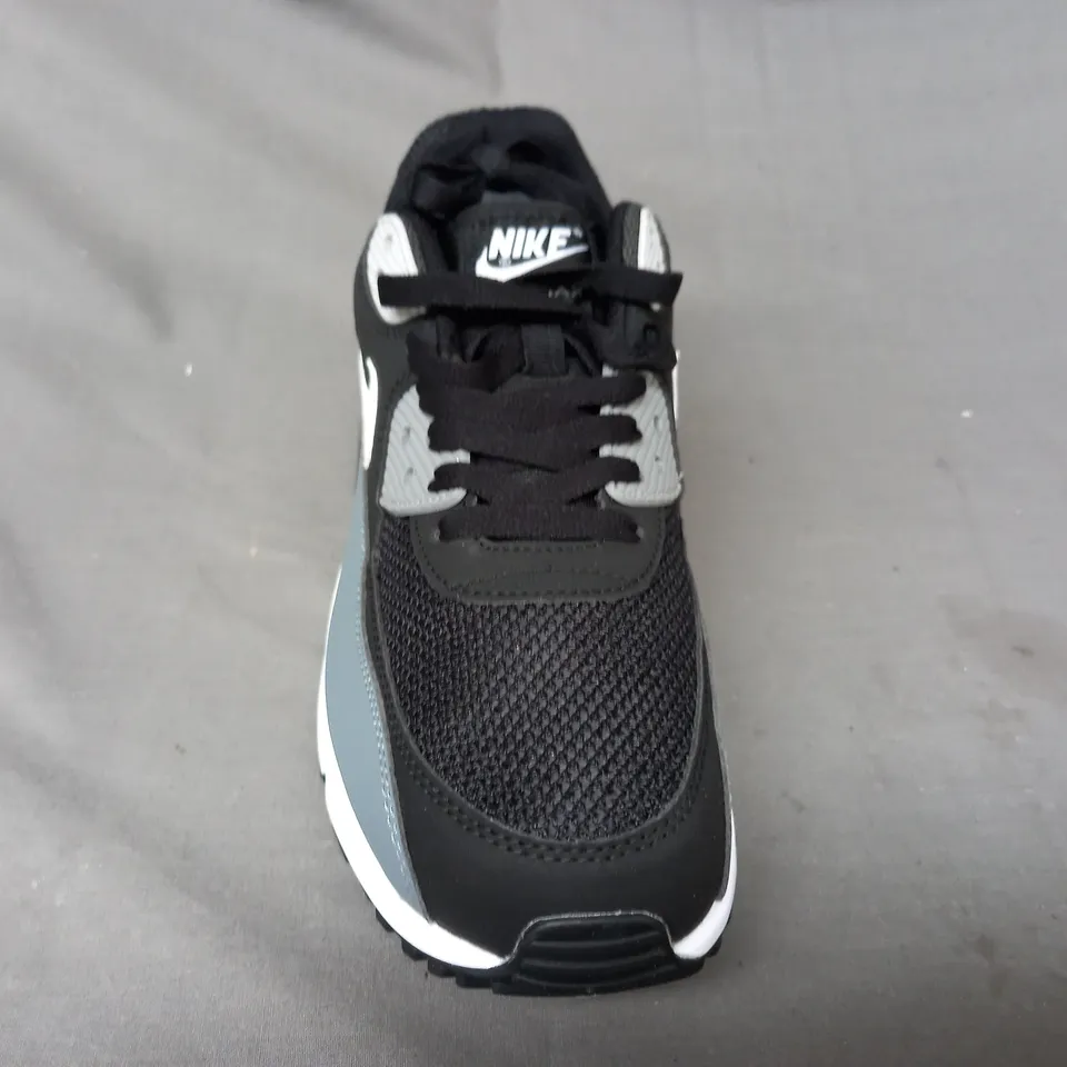 PAIR OF NIKE AIR MAX SHOES IN BLACK/GREY/WHITE UK SIZE 9