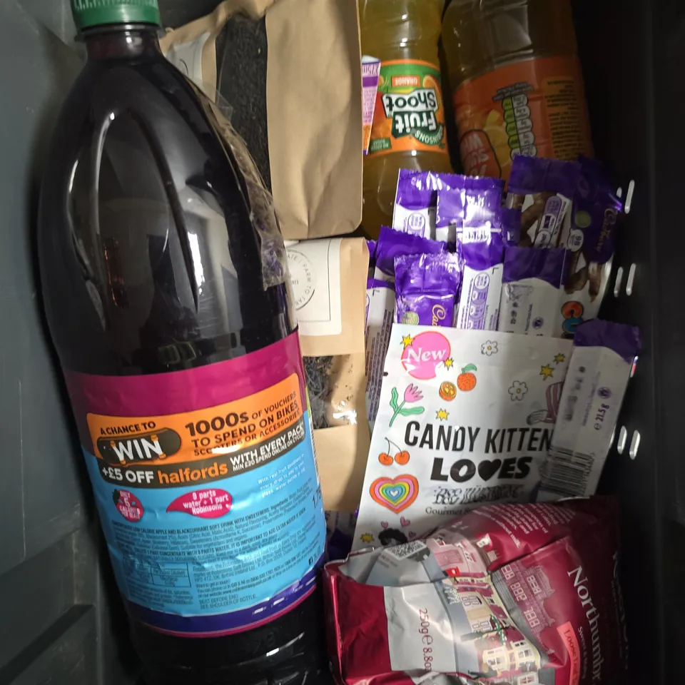 APPROXIMATELY 15 ASSORTED FOOD/DRINK PRODUCTS TO INCLUDE ROBINSONS DRINK, RINGTONS LOOSE TEA, DAIRY MILK FRUIT & NUT ETC 