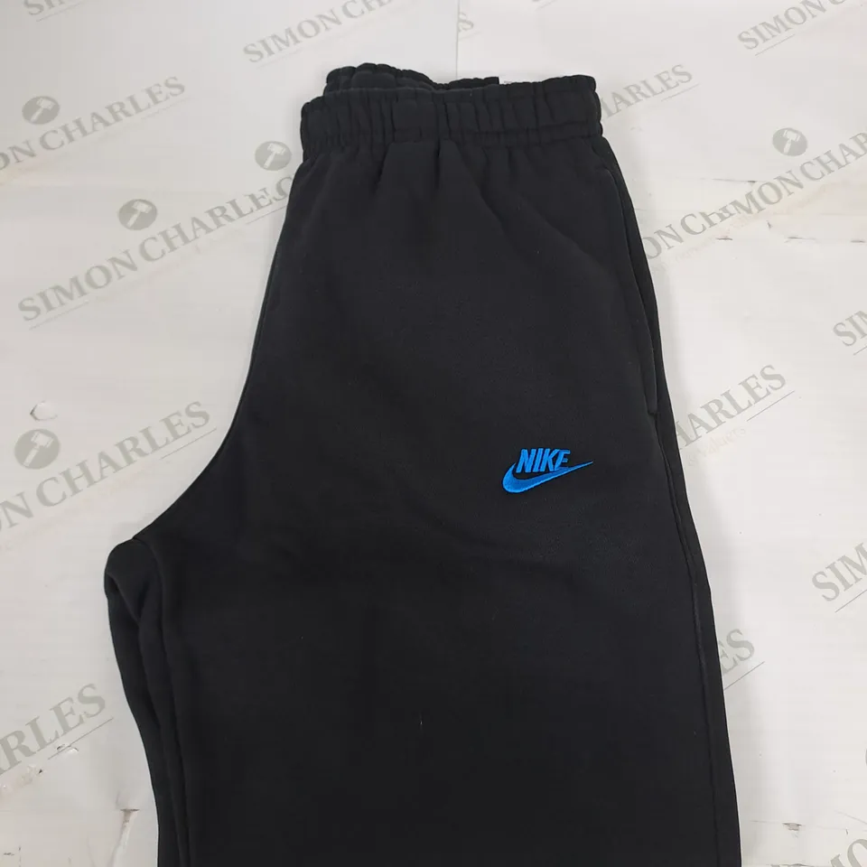 NIKE LOGO CASUAL TRACKSUIT BOTTOMS SIZE M
