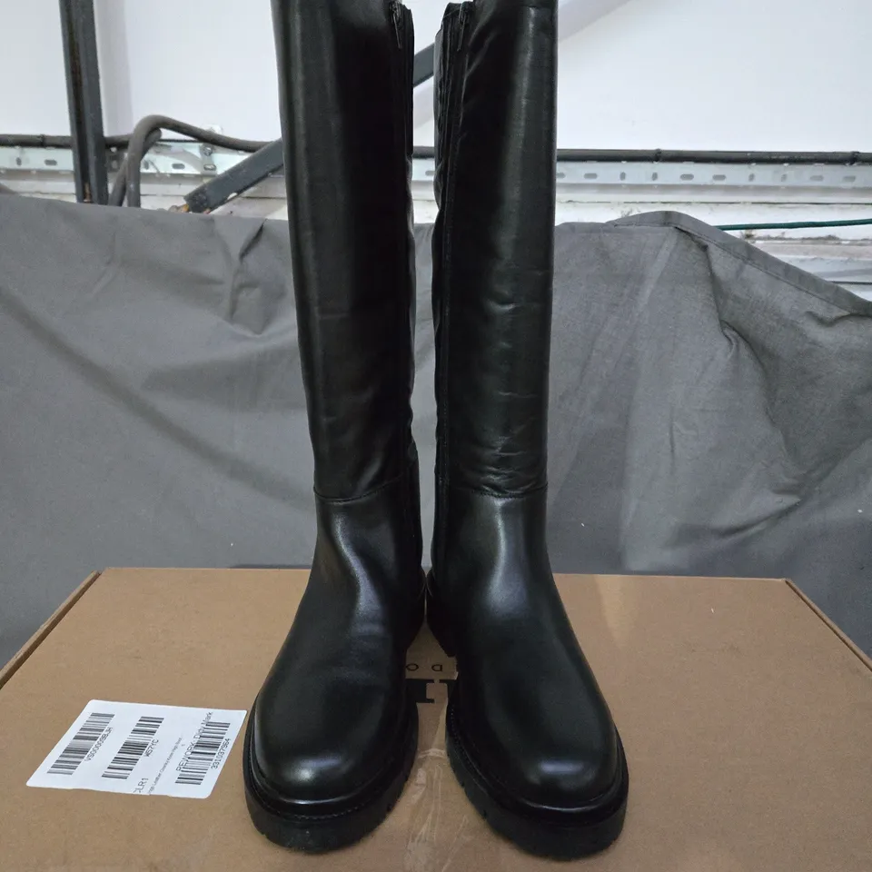 BOXED PAIR OF DUNE LONDON TILINGS LEATHER CHUNKY KNEE HIGH BOOT - BLACK - SIZE 6 RRP £200