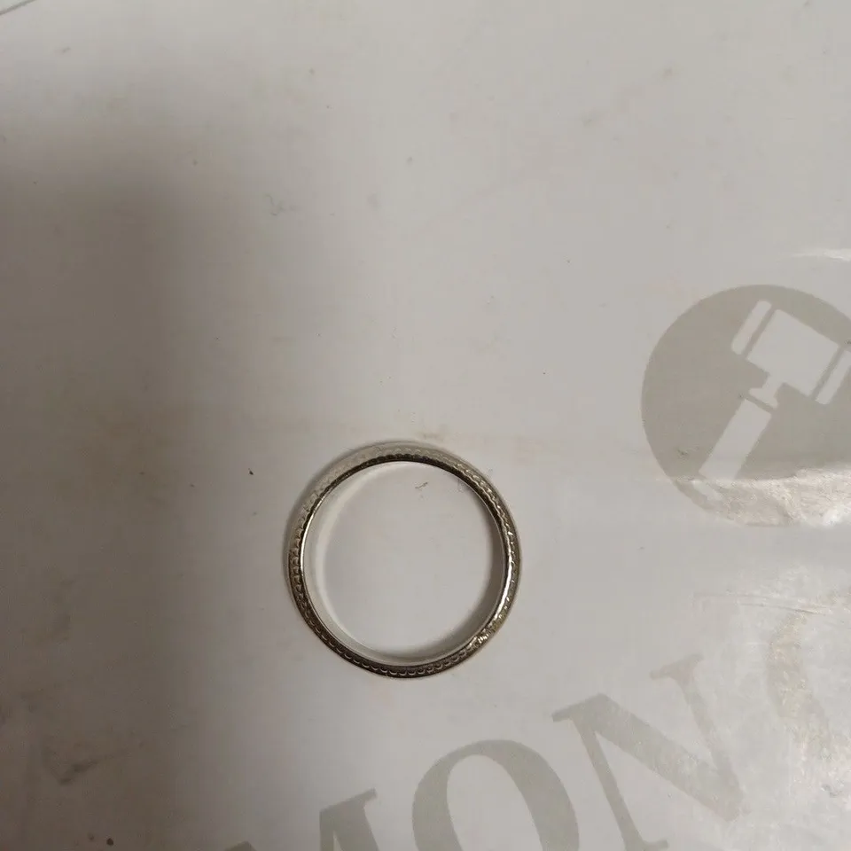 WOMENS SILVER RING