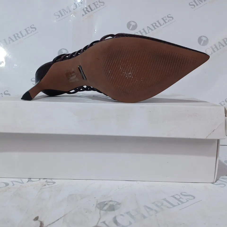 BOXED PAIR OF REISS DAPHNE SLINGBACK HEELS IN POMEGRANATE SIZE 6