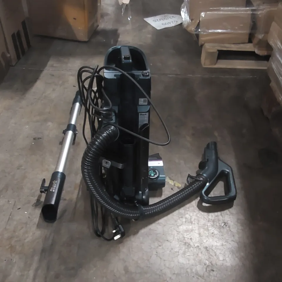 BOXED SHARK POWERDETECT POWERED LIFT-AWAY UPRIGHT PET VACUUM CLEANER