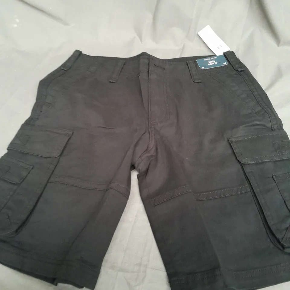 HOLLISTER CARGO SHORTS 10 IN BLACK - W32
