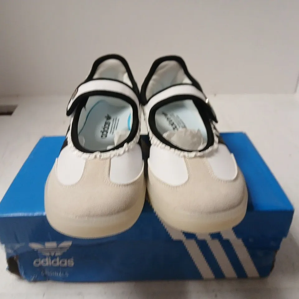BOXED PAIR OF ADIDAS ORIGINALS SAMBA JANE SHOES – WHITE/BLACK, UK 6