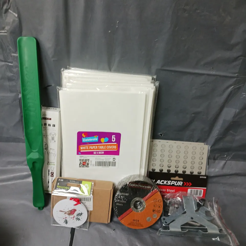 APPROXIMATELY 12 ASSORTED HOUSEHOLD ITEMS TO INCLUDE TABLE COVERS, BLACKSPUR STAINLESS STEEL DRAIN GUARD, GIFT TAGS, ETC