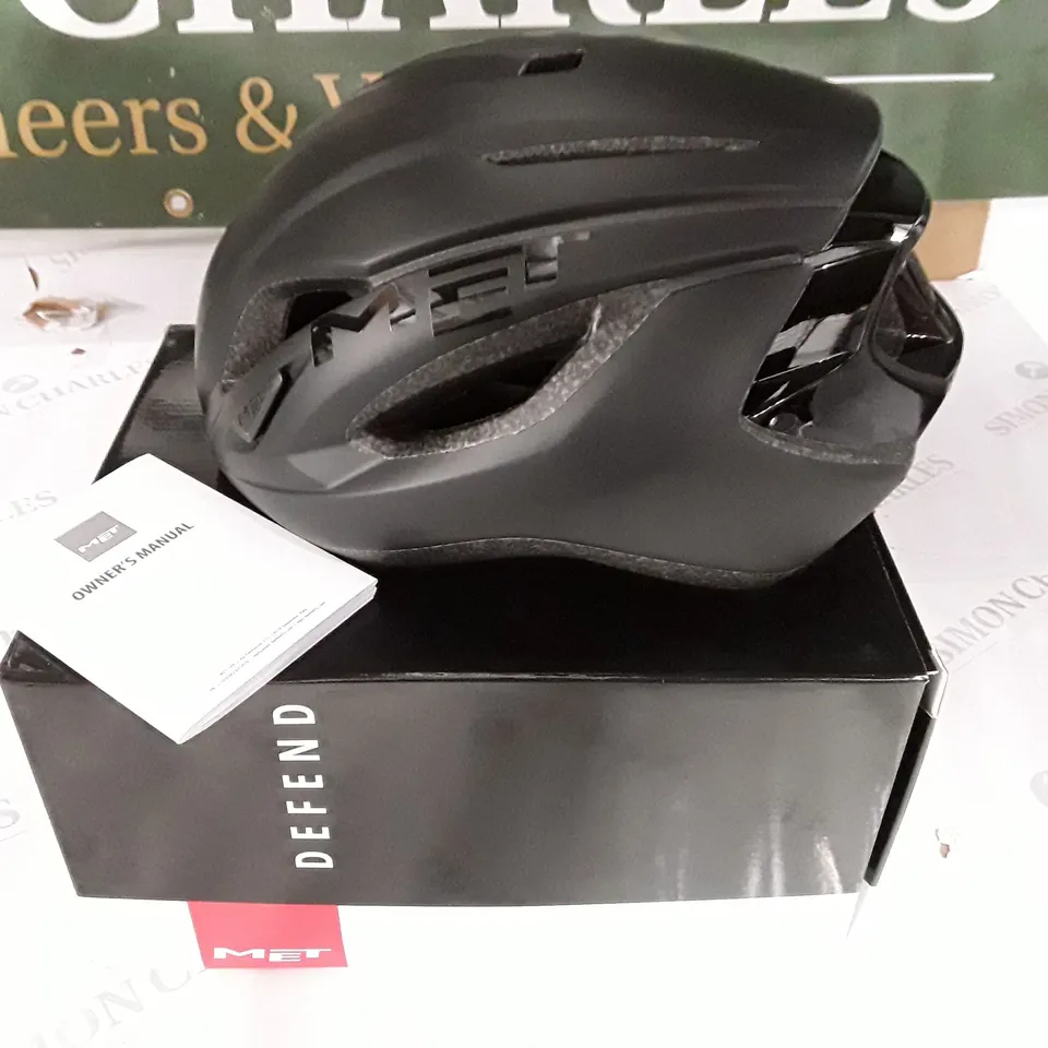 BOXED MET STRALE ROAD CYCLING HELMET - L 58/62