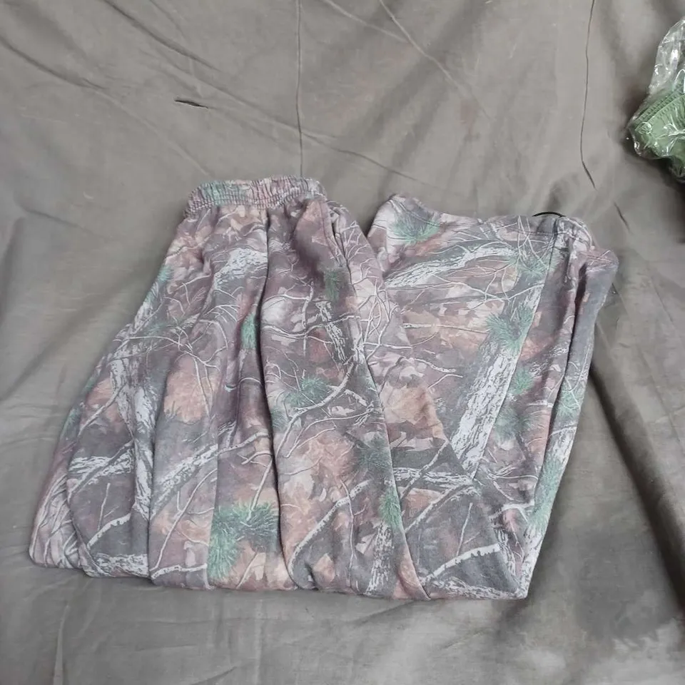 BDG BAGGY JOGGERS IN HUNTER CAMO SIZE M