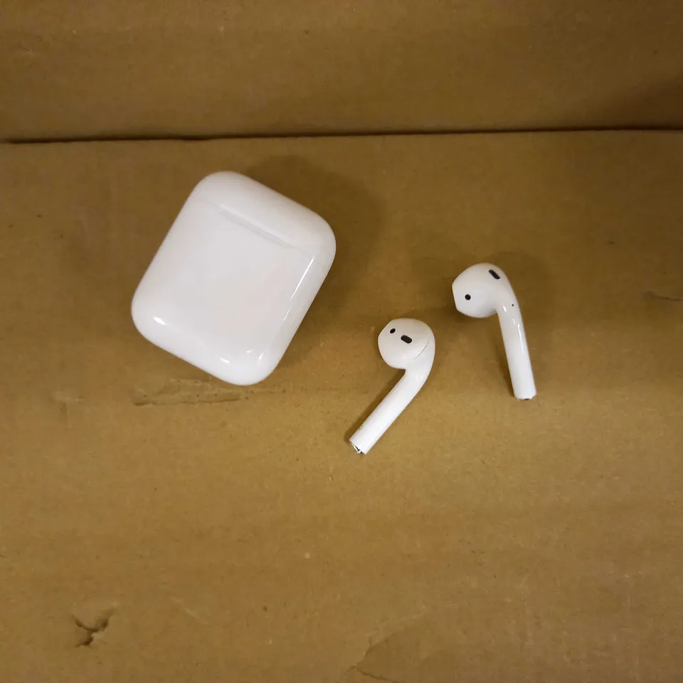 BOXED APPLE AIRPODS
