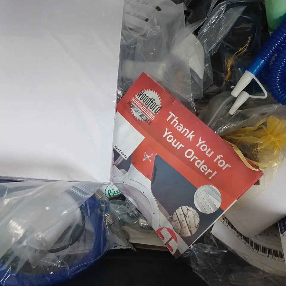 APPROXIMATELY 10 ASSORTED HOUSEHOLD ITEMS TO INCLUDE BRITA MAXTRA WATER FILTER, BIO LINER COMPOSTABLE BAGS, ETC