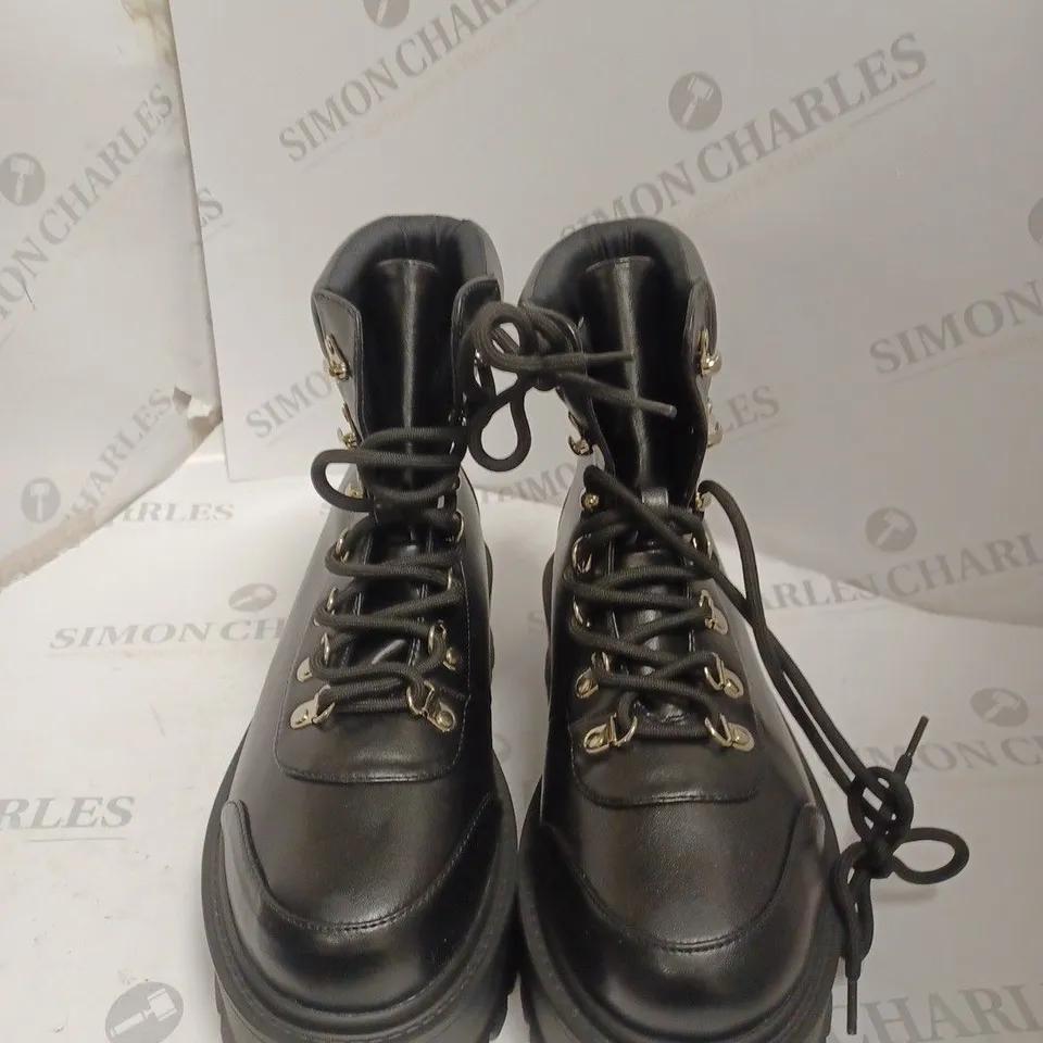 KOI FOOTWEAR BLACK CHUNKY LACE UP BIKER BOOTS - SIZE UK7