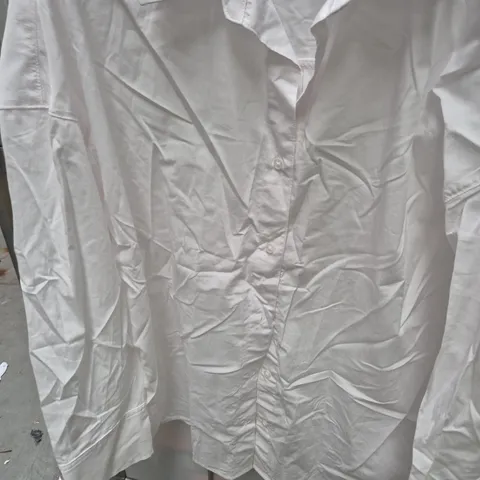 F&F WHITE SHIRT – UK 18 (EUR 46)