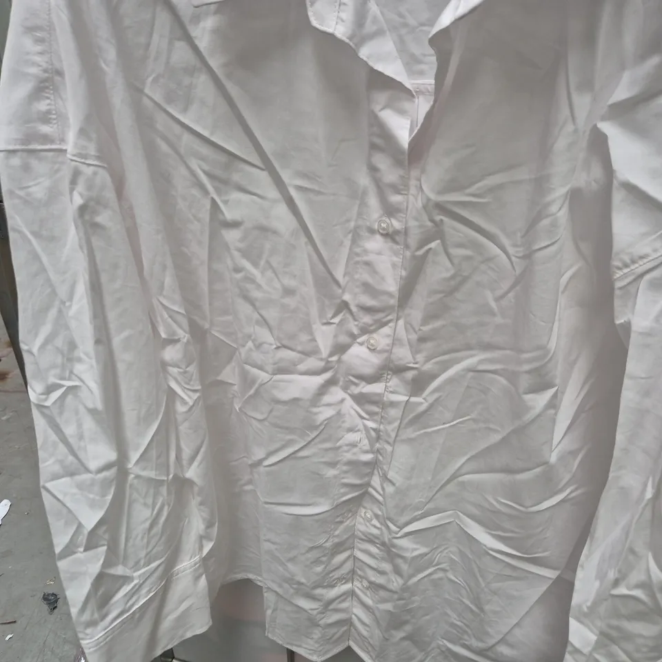 F&F WHITE SHIRT – UK 18 (EUR 46)