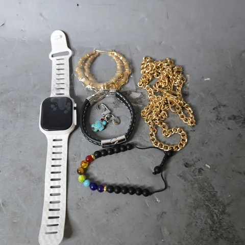 APPROXIMATELY 15 ASSORTED JEWELLERY ITEMS TO INCLUDE - BRACELET , NECKLACE , WATCH ETC