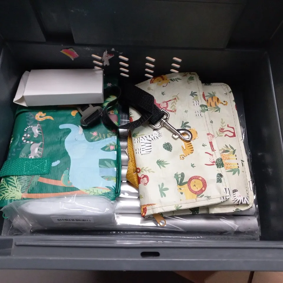 LOT OF APPROXIMATELY 12 ASSORTED HOUSEHOLD ITEMS TO INCLUDE HEAVY DUTY PADLOCK, PENCIL CASE AND TACX QUICK RELEASE ADAPTER