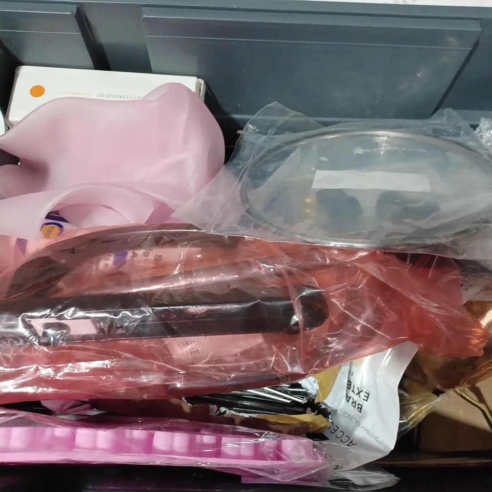 GROUP OF ASSORTED HOUSEHOLD ITEMS TOO INCLUDE TOOLS CLOTHING ITEMS AND SAFETY  ITEMS 