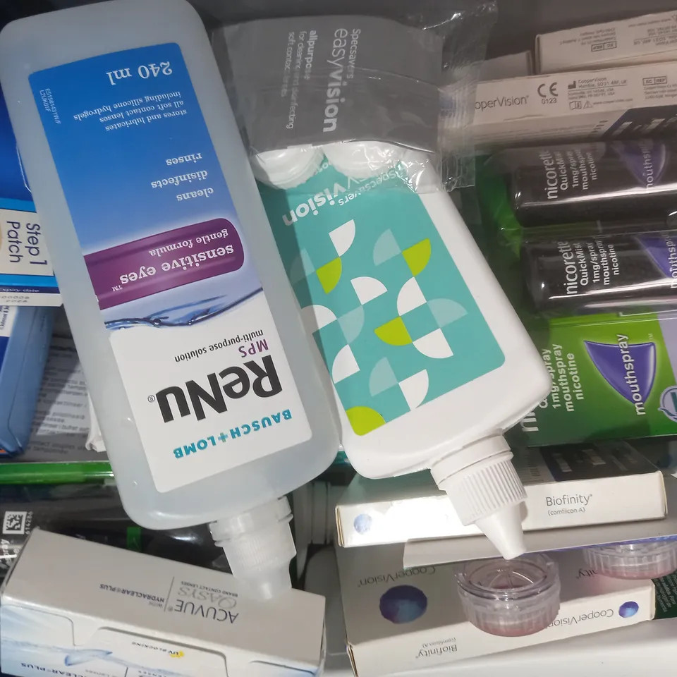 APPROXIMATELY 20 ASSORTED HOUSEHOLD ITEMS TO INCLUDE ACUVUE MOIST CONTACT LENSES, EASY VISION CONTACT LENSES, ETC
