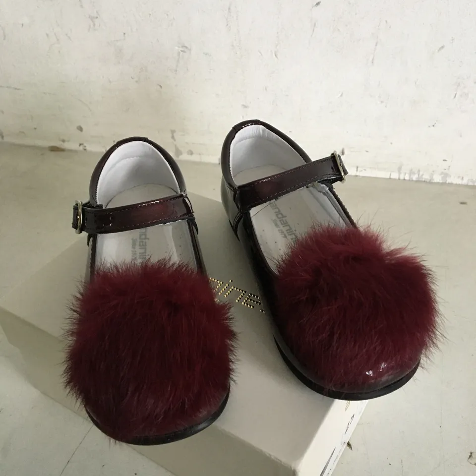 BOXED PAIR OF SIZE 25 PURPLE CHILDRENS SHOES 