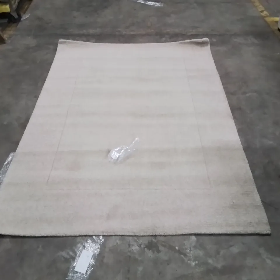 QUALITY DESIGNER AREA RUG - APPROXIMATELY 200X140CM