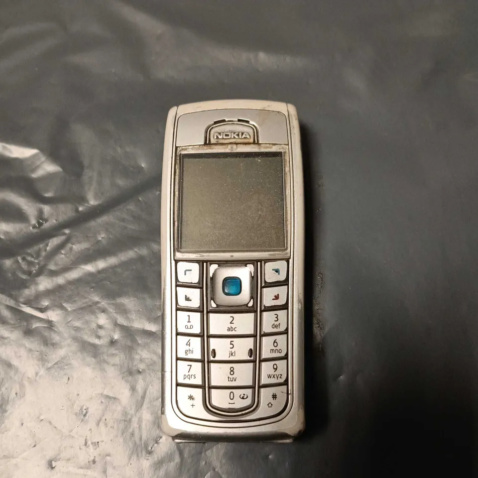 NOKIA FEATURE PHONE WITH KEYPAD – CREAM/WHITE