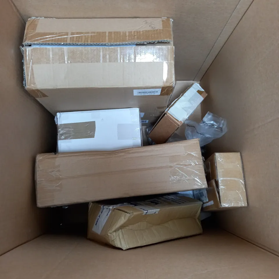 APPROXIMATELY 10 HOUSEHOLD ITEMS TO INCLUDE HAIR EXTENSIONS, HANDBAG AND READING GLASSES