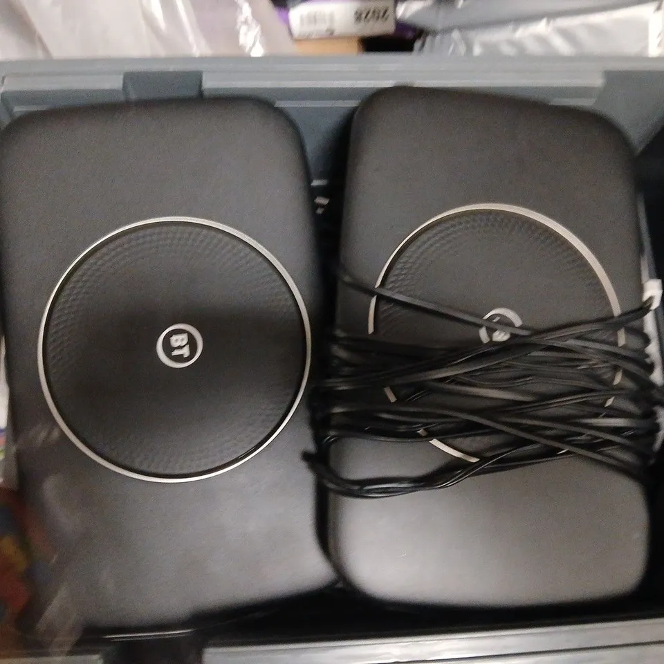 APPROXIMATELY 10 ASSORTED ELECTRICAL PRODUCTS TO INCLUDE PLUGS, BT HUBS AND CABLES