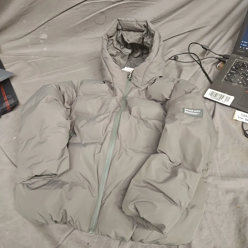 GREY HOODED PUFFER JACKET – UNBRANDED, ZIP CLOSURE
