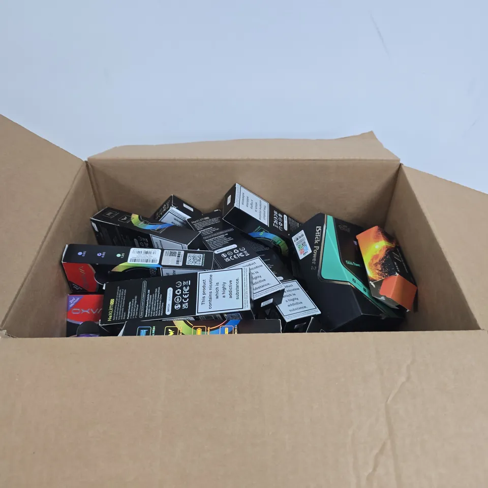 APPROXIMATELY 20 ASSORTED E-CIG PRODUCTS AND ACCESSORIES TO INCLUDE OXVA, SMOK, ELEAF ETC