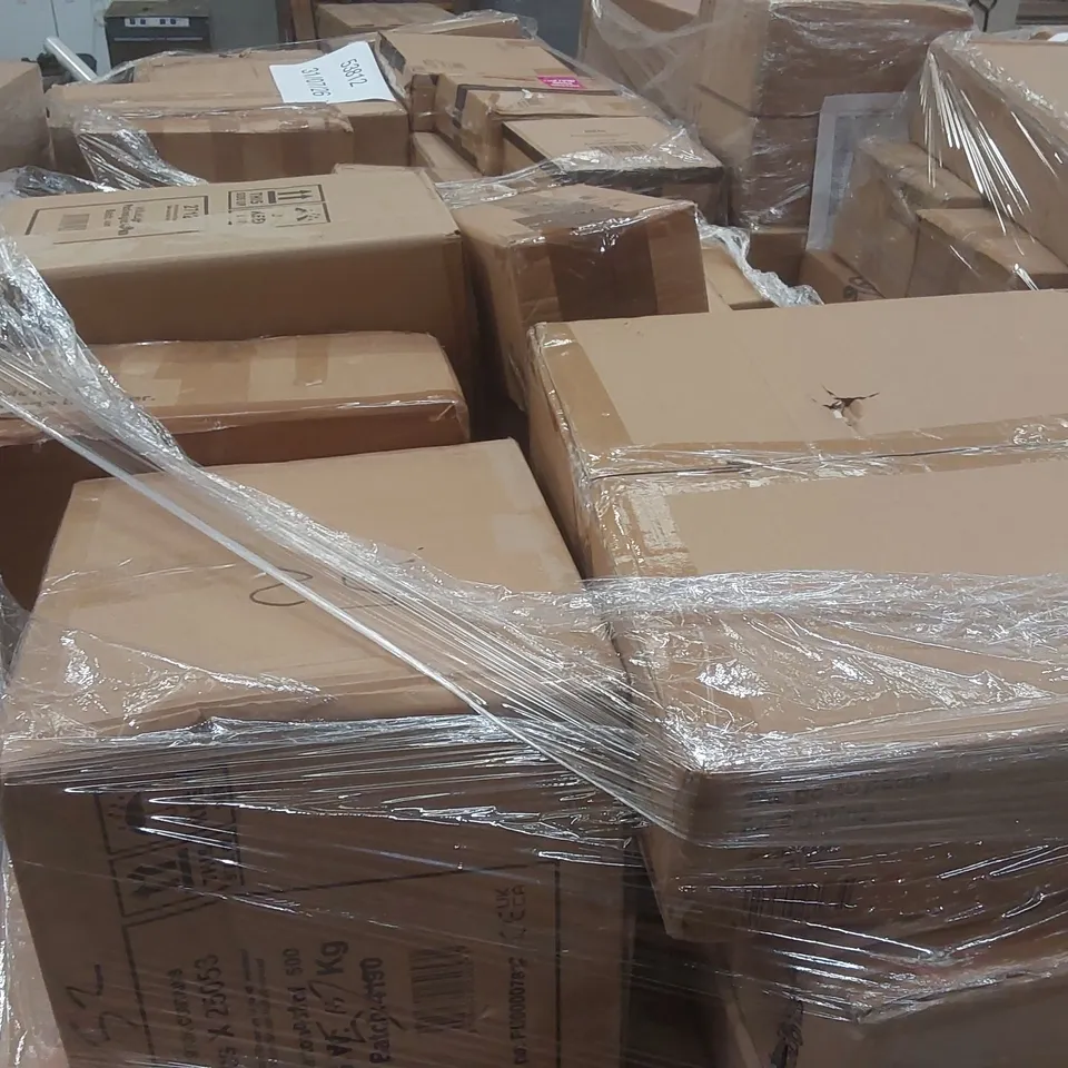 PALLET CONTAINING A VERY LARGE QUANTITY OF ASSORTED DESIGNER LIGHTING PRODUCTS