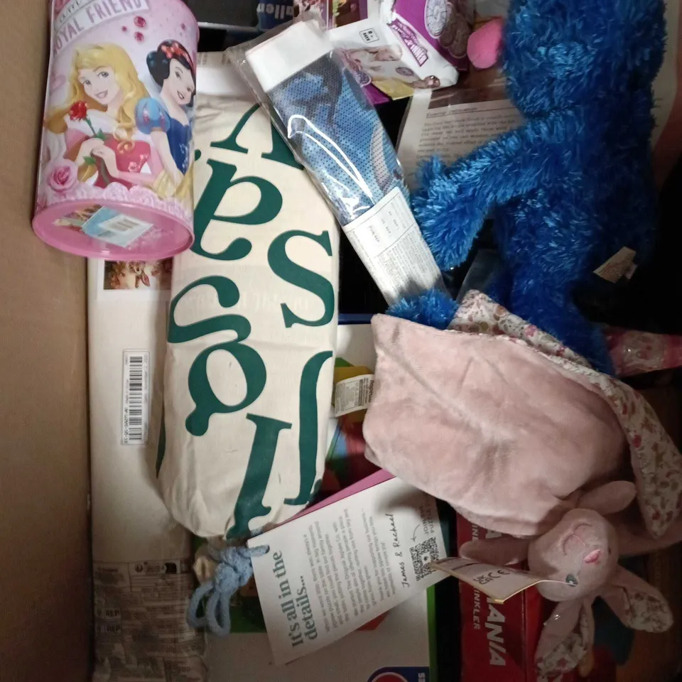 APPROXIMATELY 20 ASSORTED TOYS AND GAMES TO INCLUDE PLUSH TOYS, SPLASH MANIA, YOGA PRETZELS ETC 