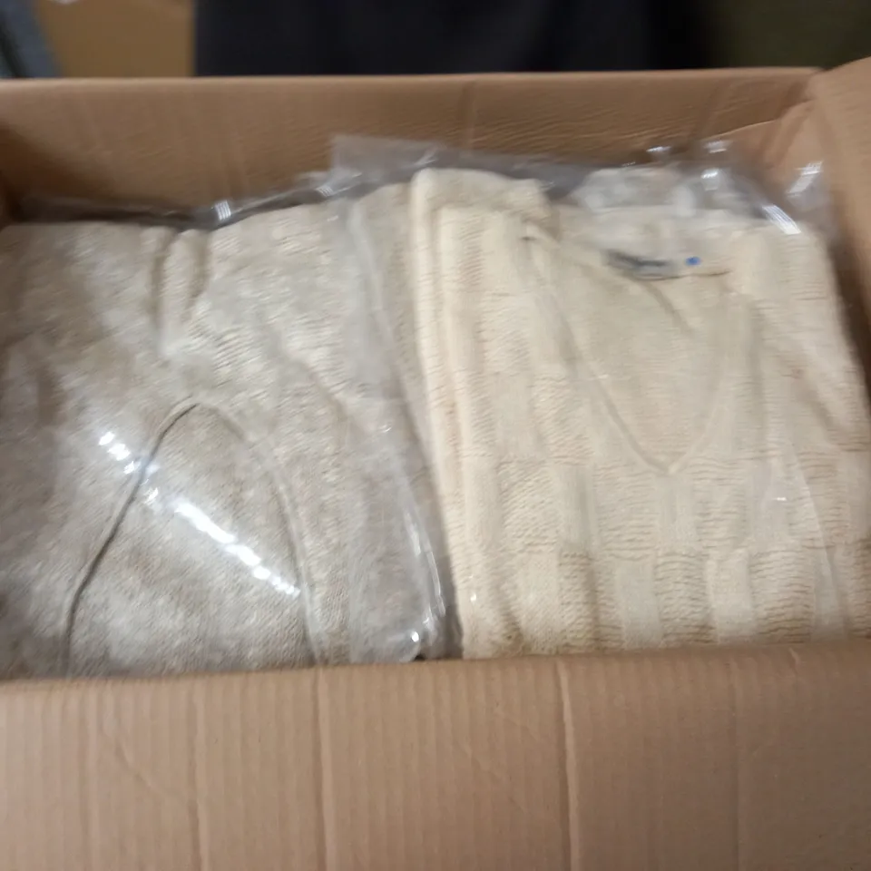 LOT OF 19 ASSORTED AS NEW TEXTURED KNIT JUMPER - VARIOUS SIZES