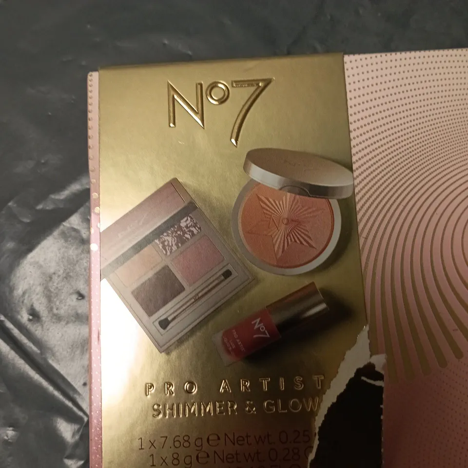 NO7 PRO ARTIST SHIMMER & GLOW MAKE-UP SET – PALETTE & LIPSTICK
