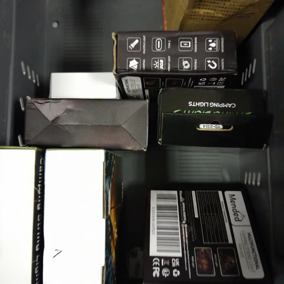 APPROXIMATELY 10 ASSORTED ELECTRICAL PRODUCTS TO INCLUDE CAMPING LIGHTS, CARD READER, LINT REMOVER ETC 
