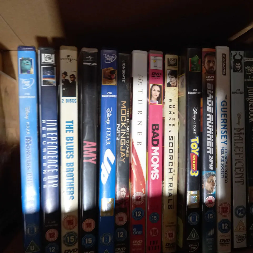 BOX OF APPROXIMATELY 20 ASSORTED DVDS TO INCLUDE ROMEO & JULIET, DISNEY'S BRAVE, I DANIEL BLAKE, ETC