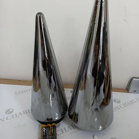 KELLY HOPPEN SET OF 2 INDOOR OUTDOOR PRELIT GLASS DECOR - REFLECTIVE CONES