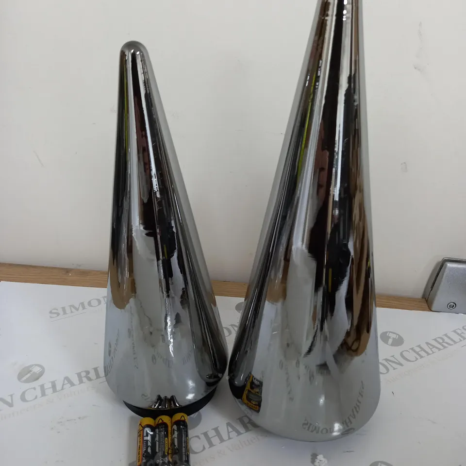 KELLY HOPPEN SET OF 2 INDOOR OUTDOOR PRELIT GLASS DECOR - REFLECTIVE CONES