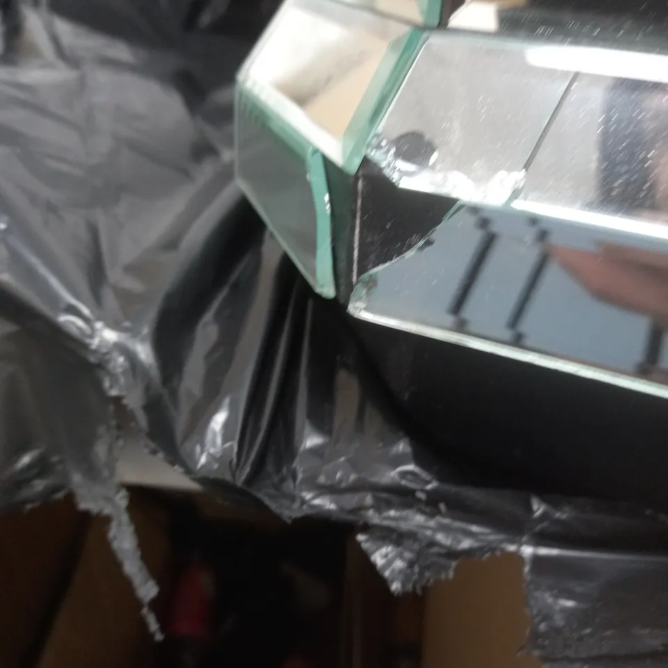BOXED MIRRORED PLINTH LAMP TABLE RRP £159.99